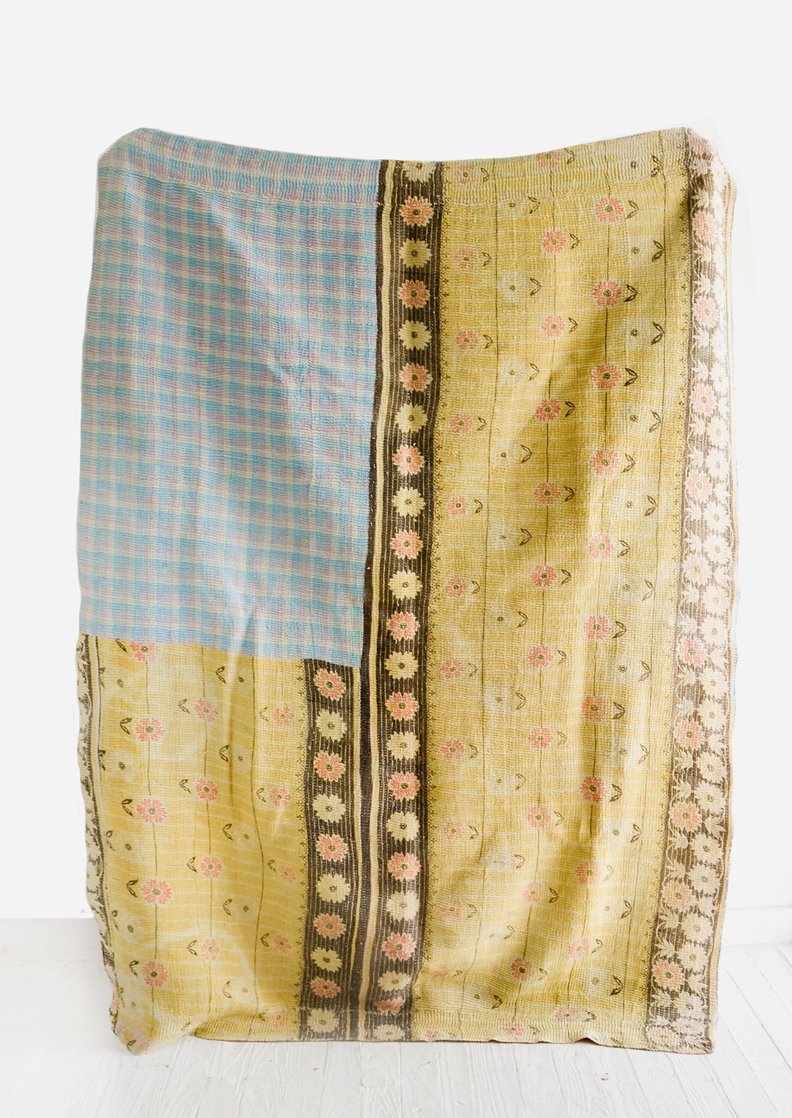 Vintage Patchwork Quilt No. 25 in - LEIF