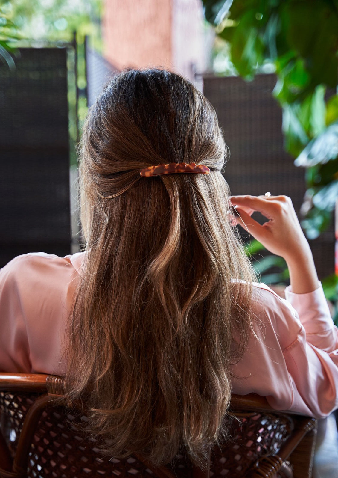 A woman wearing a baguette hair clip.