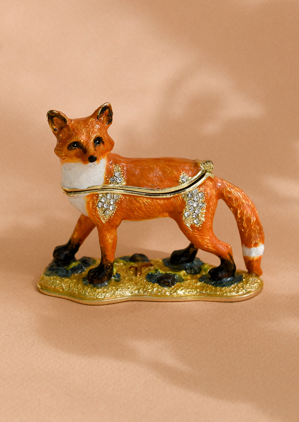 A crystal detailed metal trinket box depicting a fox.