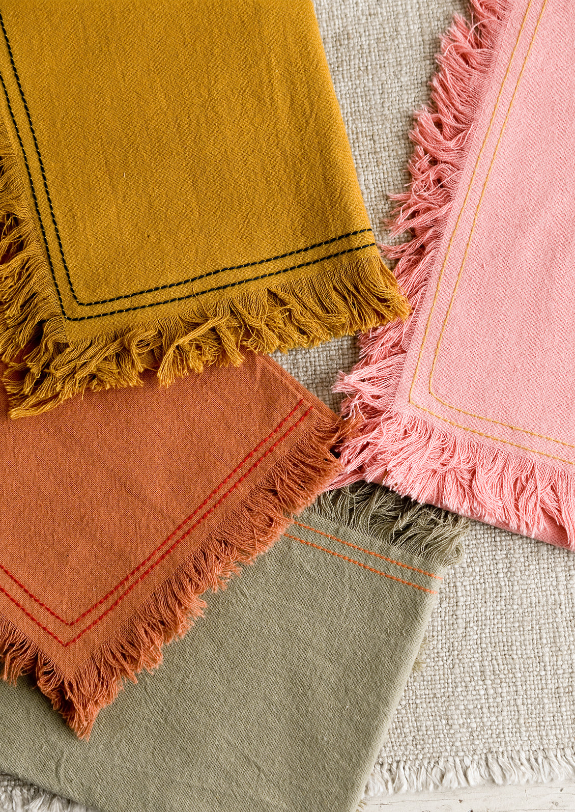 Assorted colors of cotton tea towel with contrast stitchings.