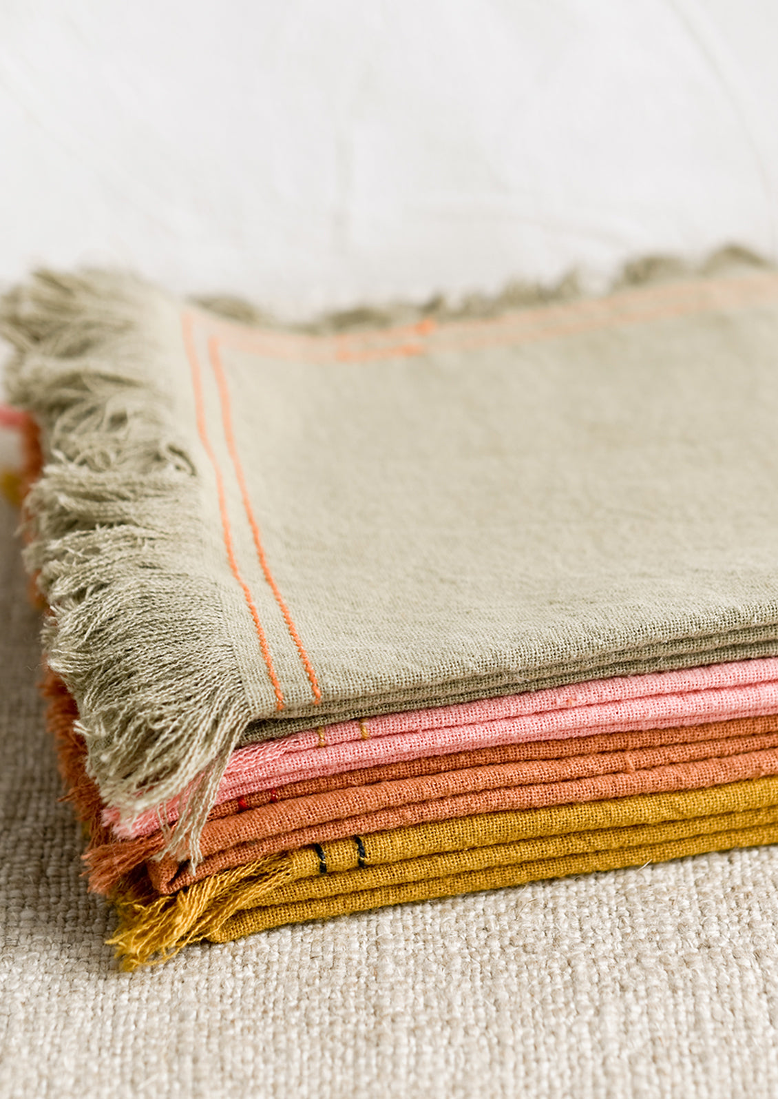 Assorted colors of cotton tea towel with contrast stitchings.