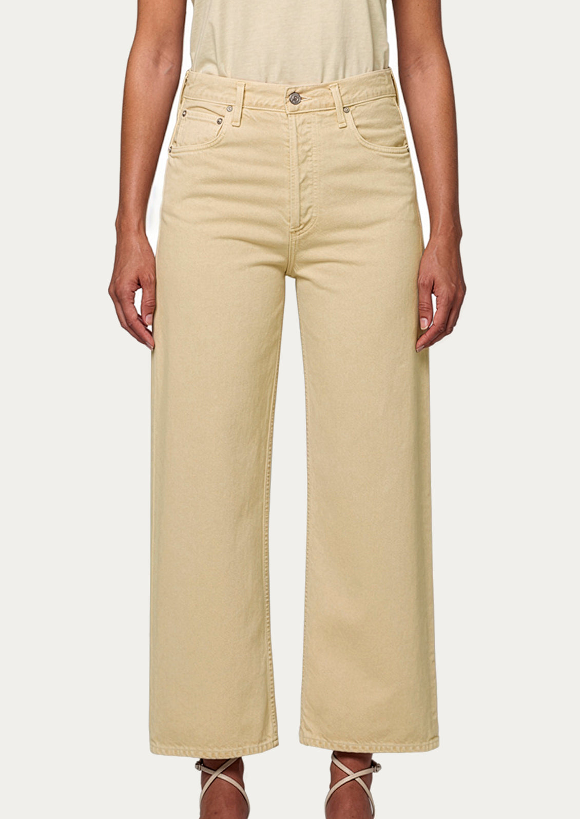 A person wearing a pair of butter yellow jeans.