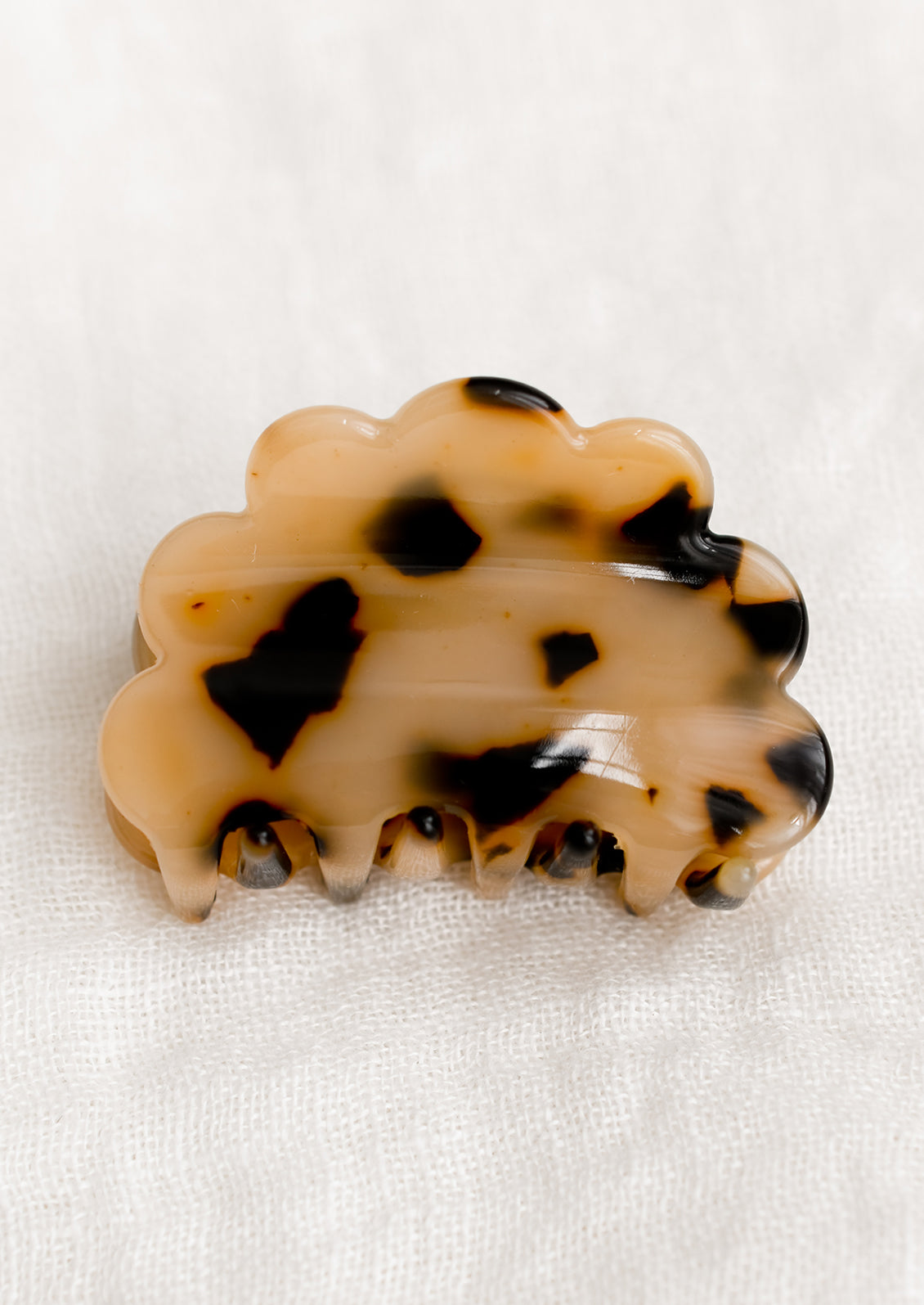 A cloud shaped small hair clip in tortoise.