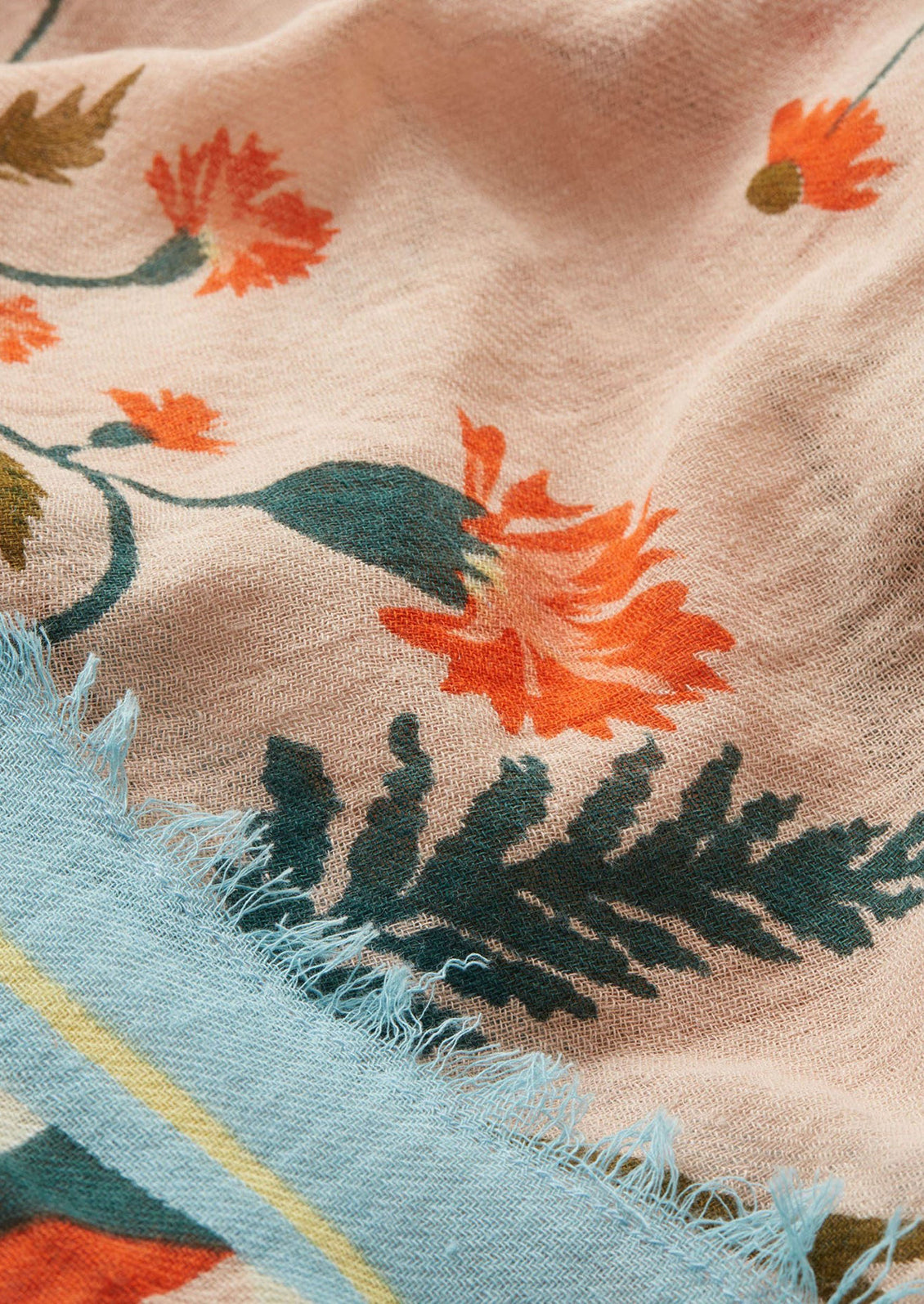 A cotton-cashmere floral print scarf.