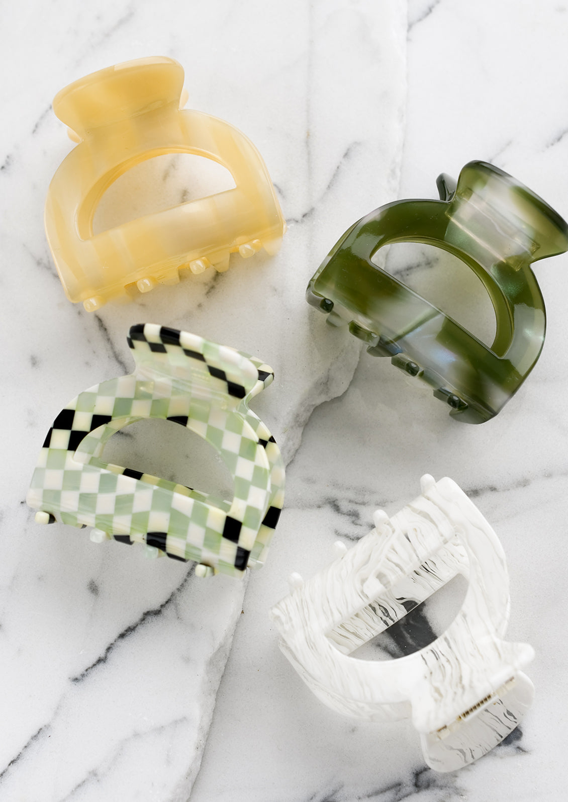 Assorted arch shape hair claws.