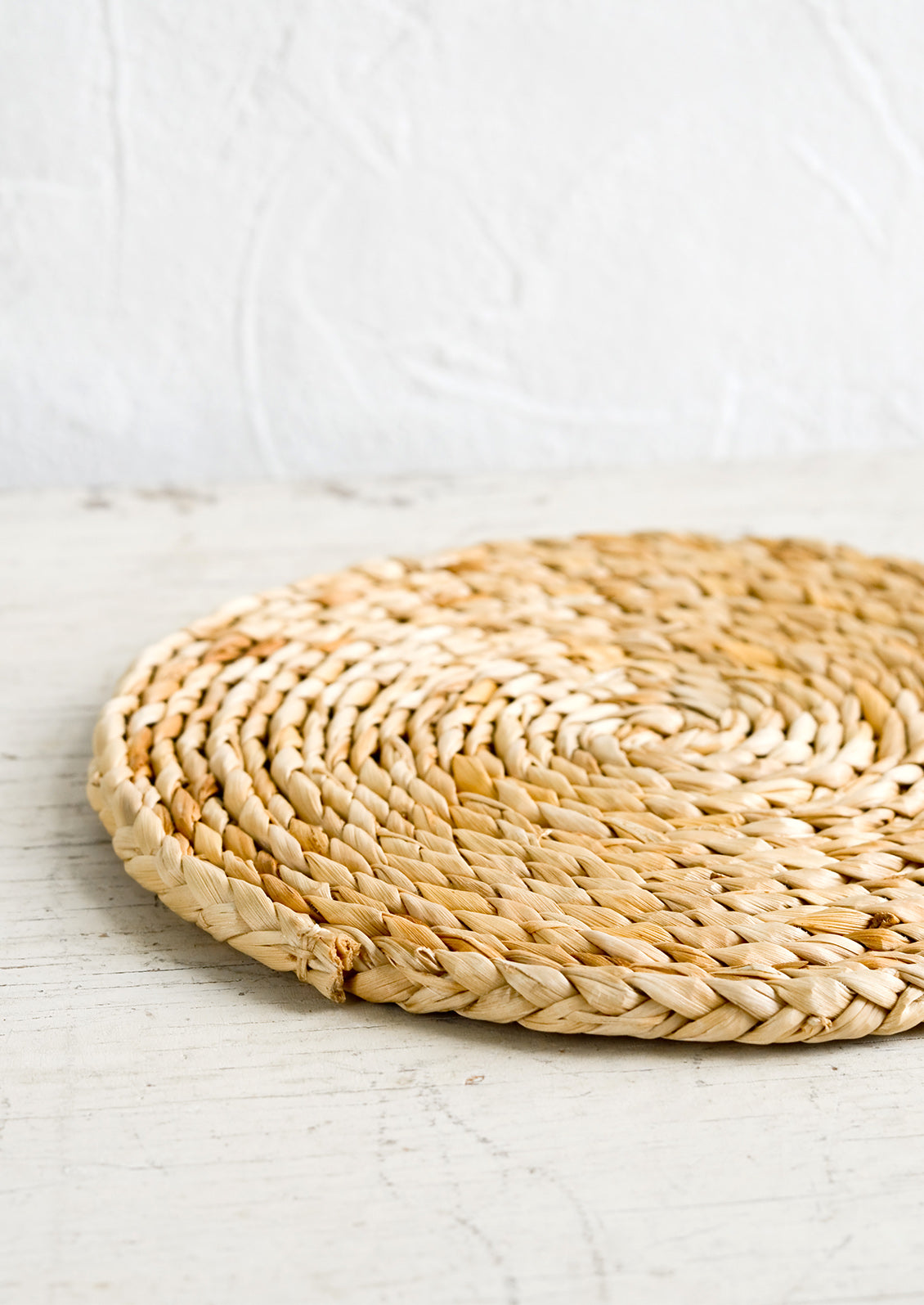A round trivet made from woven banana bark.