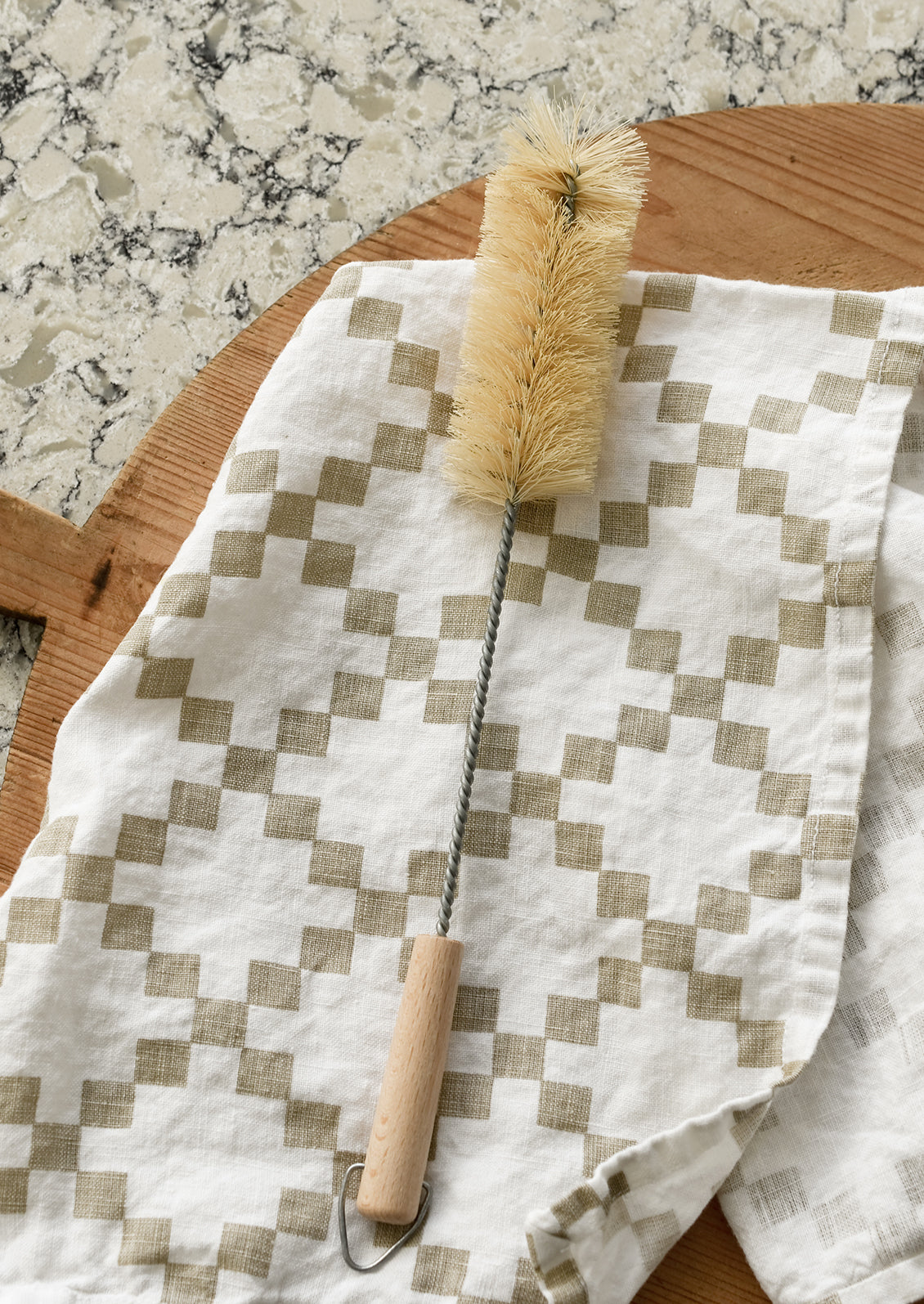 A bottle cleaning brush with beechwood handle.
