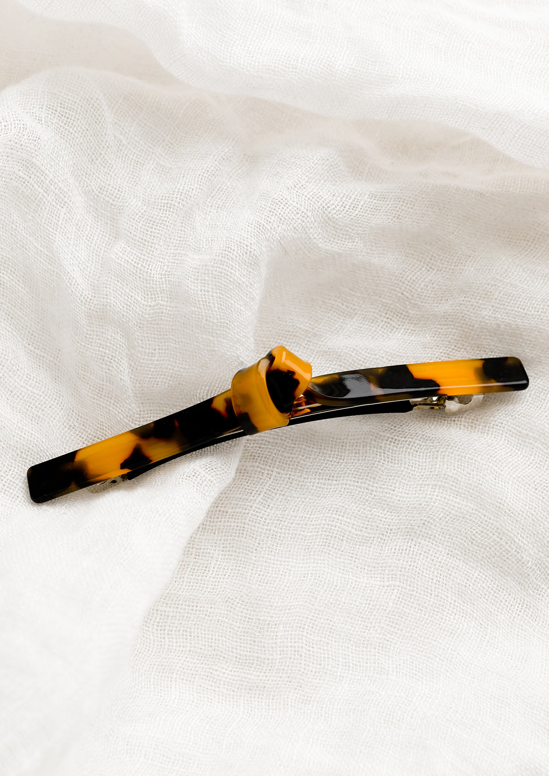 Acetate barrette with knot detail in tortoise