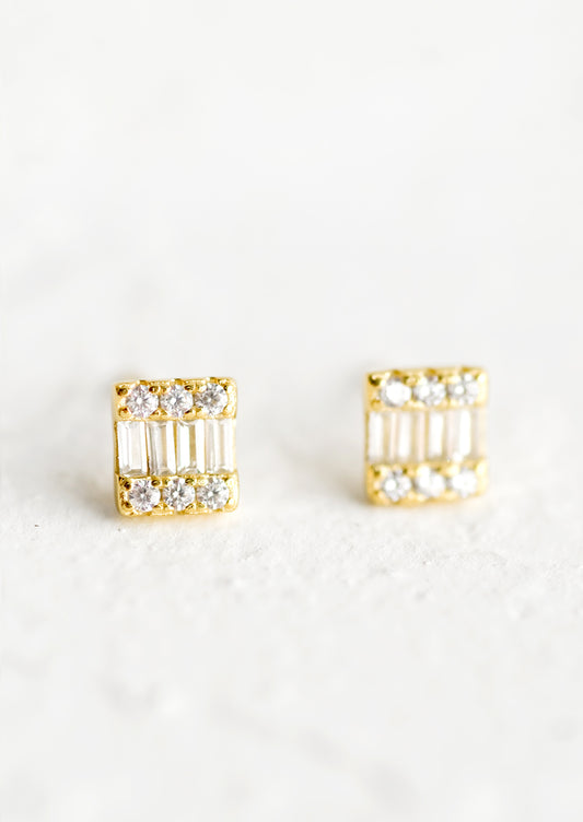 Square gold stud earrings with art deco look and sparkling cubic zirconia.