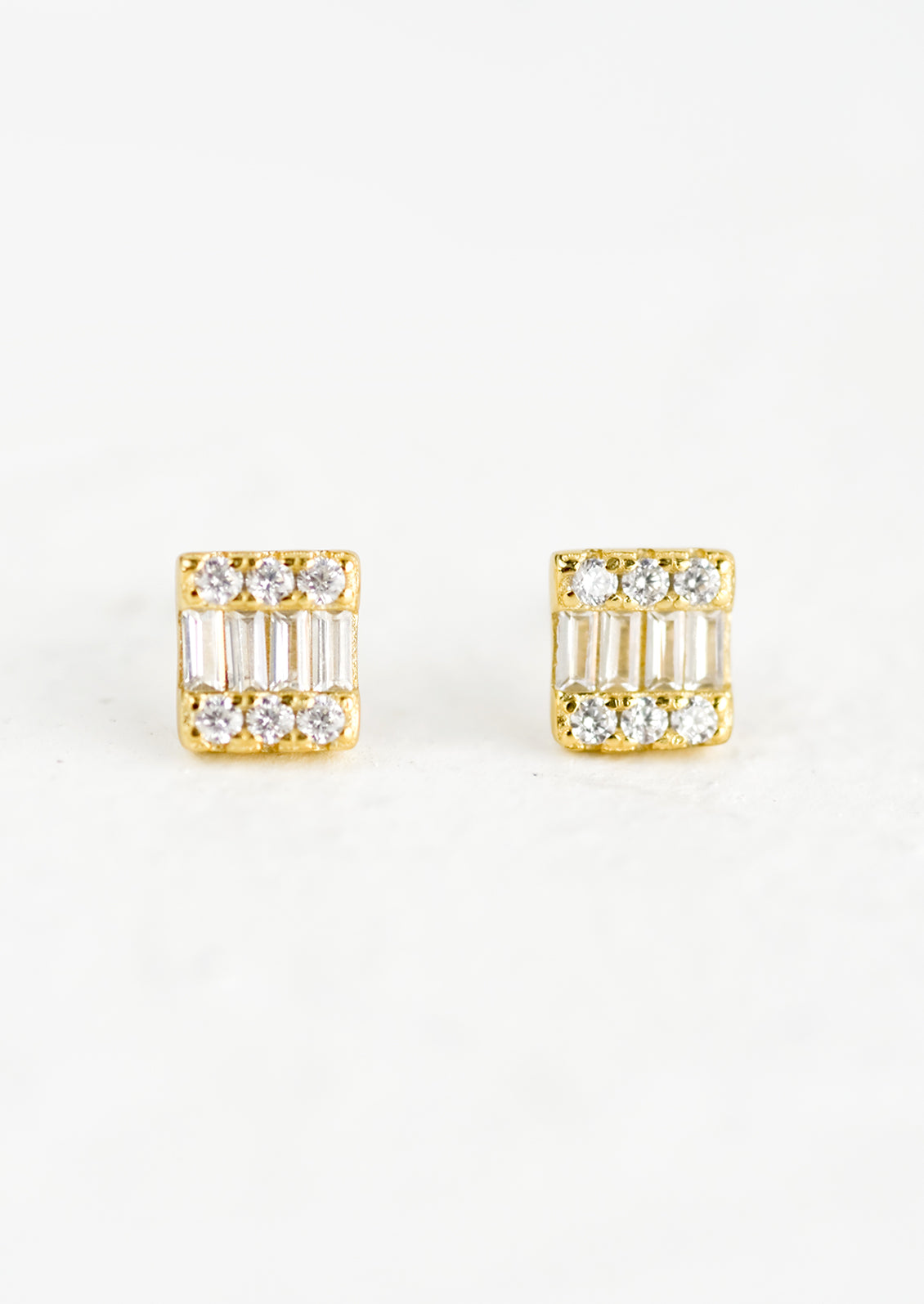 Square gold stud earrings with art deco look and sparkling cubic zirconia.