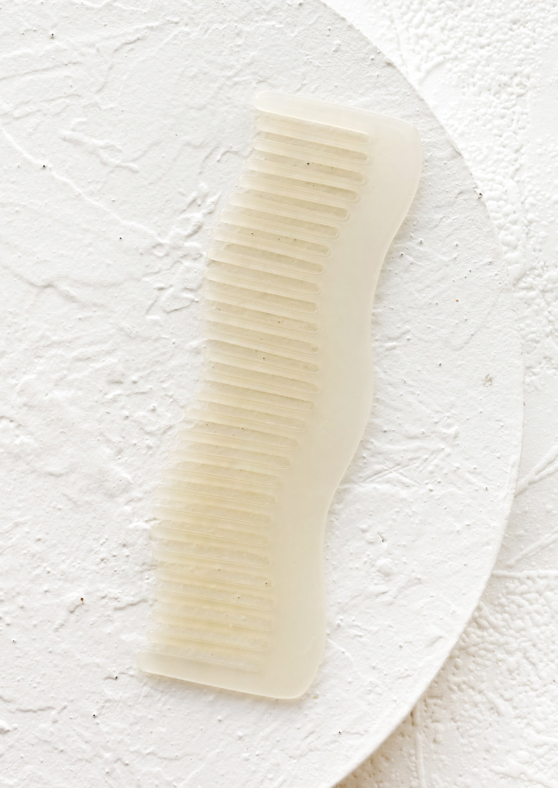 A wavy shaped acetate comb in ivory.